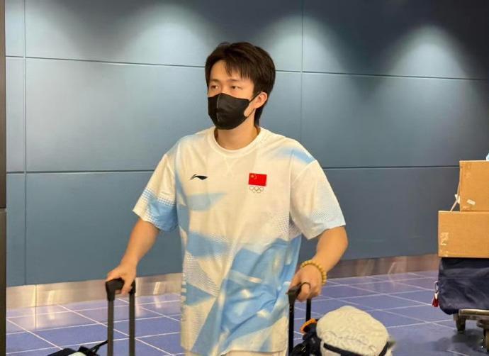 孙颖莎王楚钦抵达日本9 月 16 日下午，国乒队伍从北京飞抵名古屋备战亚运会。组