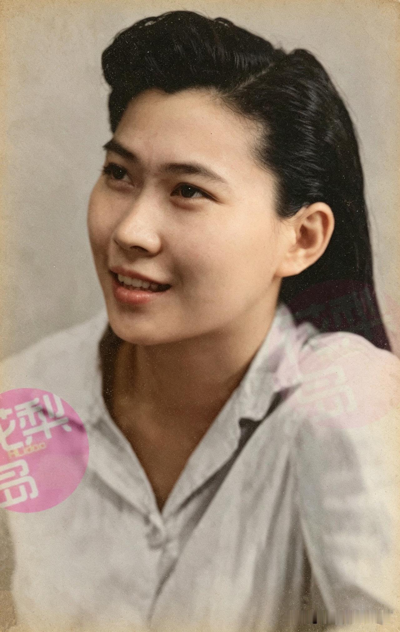 吴慰君（1927‑1949），又名吴峰，文昌铺前镇人。

其父亲吴坤瑞是文昌知名