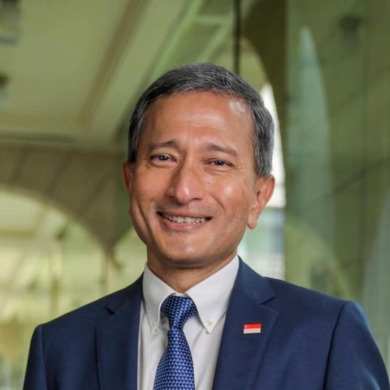 新加坡外长维文说，“新加坡的命运是保持独特，而不是另一个中国小城市。新加坡是华人