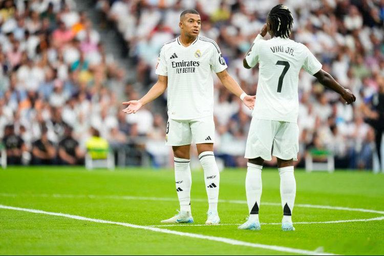 皇马转会 维尼修斯续约穆里尼奥 皇马旧将拉斐尔·阿尔科塔在节目中谈论维尼修斯续约