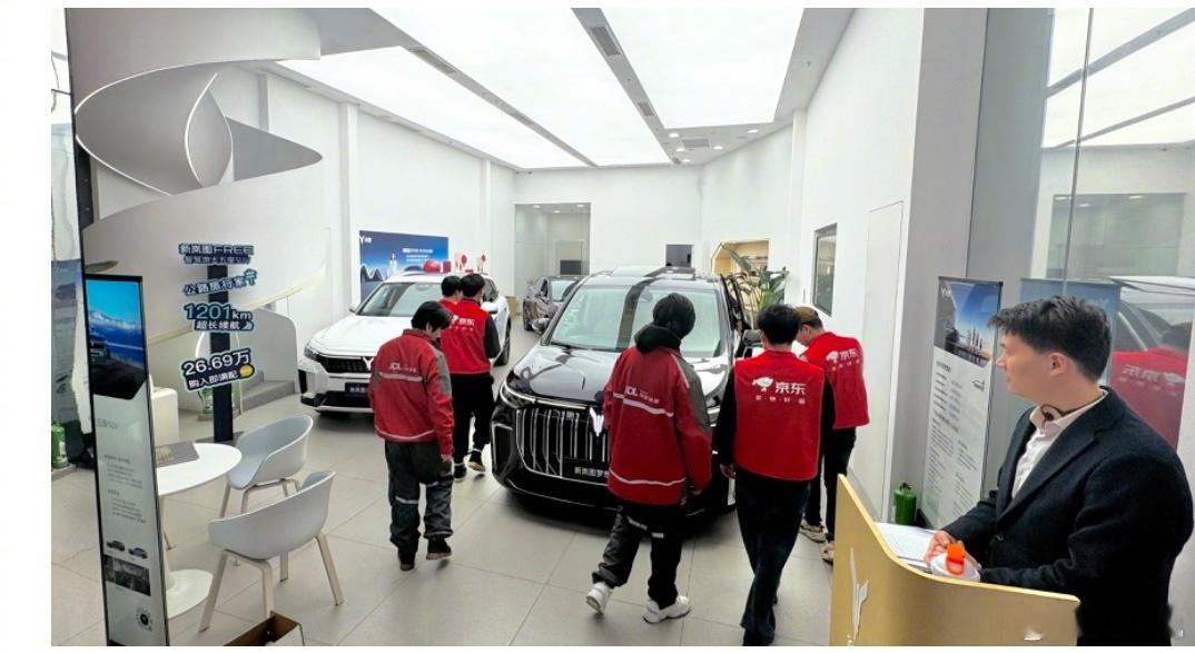 #第一次知道快递小哥还能送车#完全被这样的快递小哥给震惊了，业务范围好全，还能够
