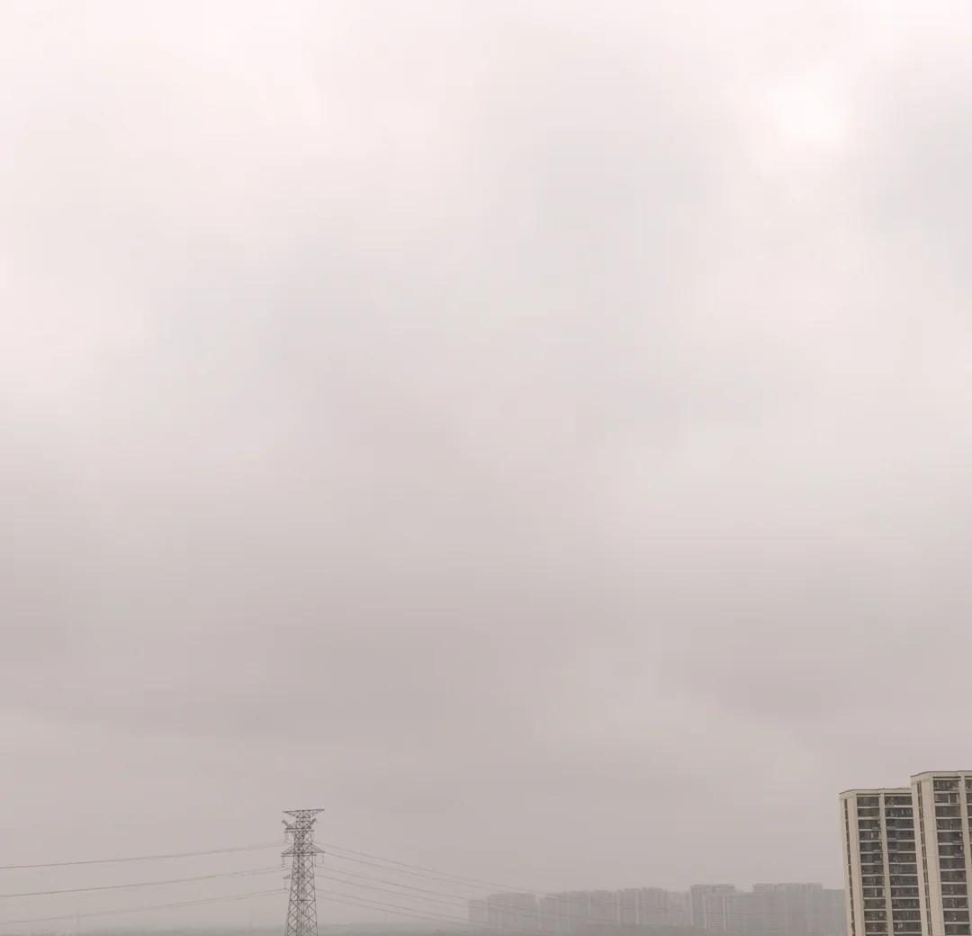 昨日艳阳高照 今日寒风萧瑟
明日估计是冷太阳了
天气 天气开始转凉 多变的天气 