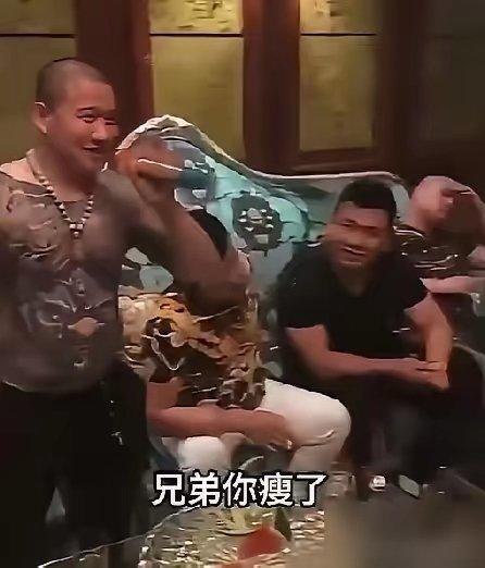 昆山龙哥被反杀前5个月，刚领了500块见义勇为奖金，你敢信？ 都以为他是开宝马的