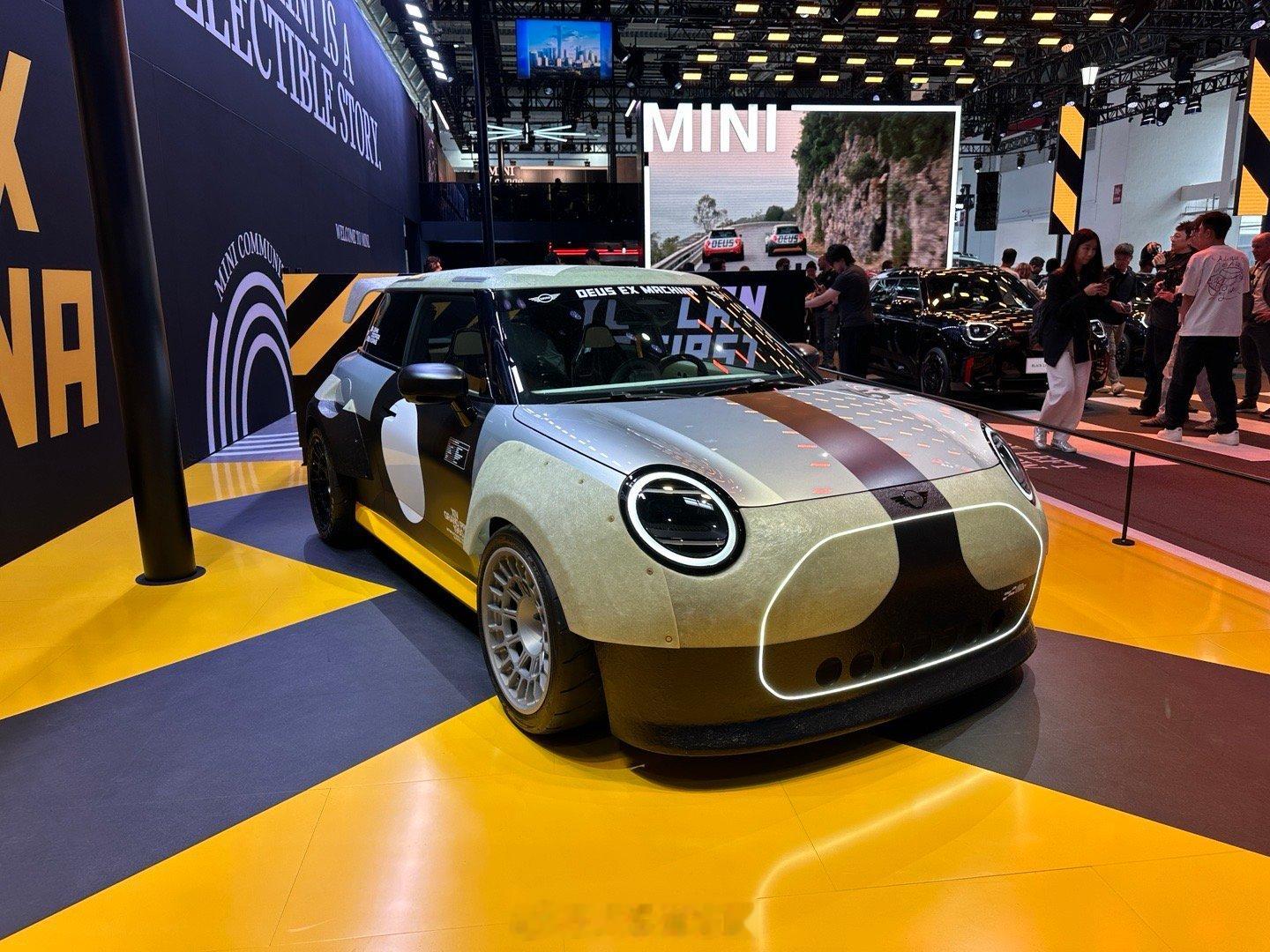 要说情绪价值，还得是MINI呀葱哥大视野 刚去完北京车展的MINI展台布置的非常