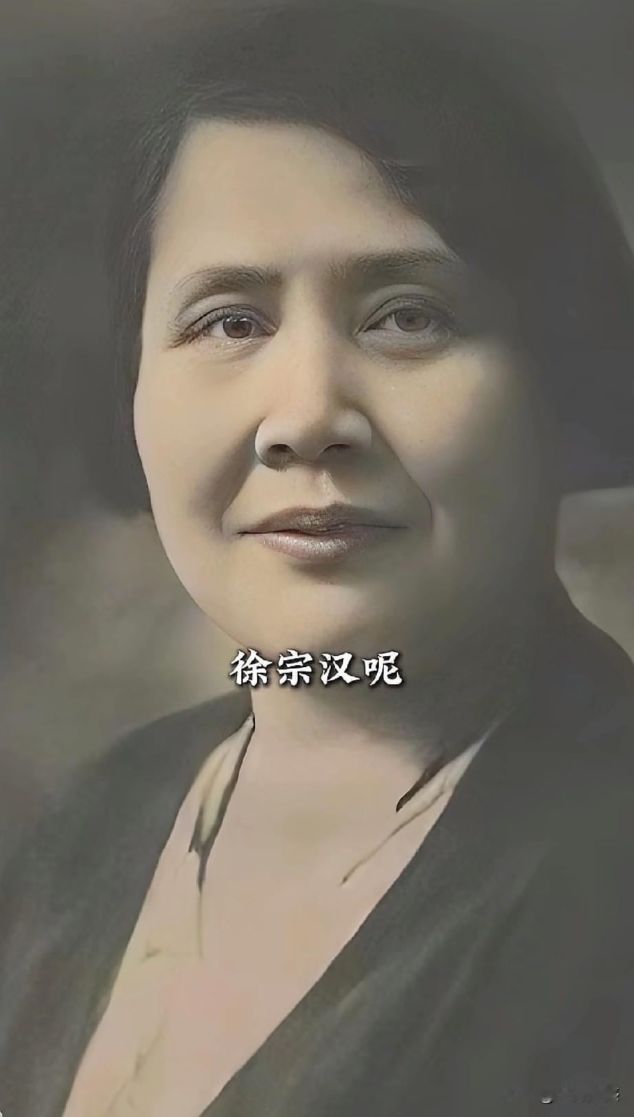 黄兴的夫人徐宗汉，是一个传奇的女性，她是一八七七年生人，出身于富商家庭，是徐氏三