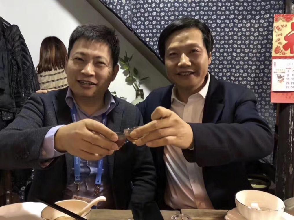 小米和华为又打口水战  其实大家也别认真！近日，小米华为掀口水战：余承东调侃小米