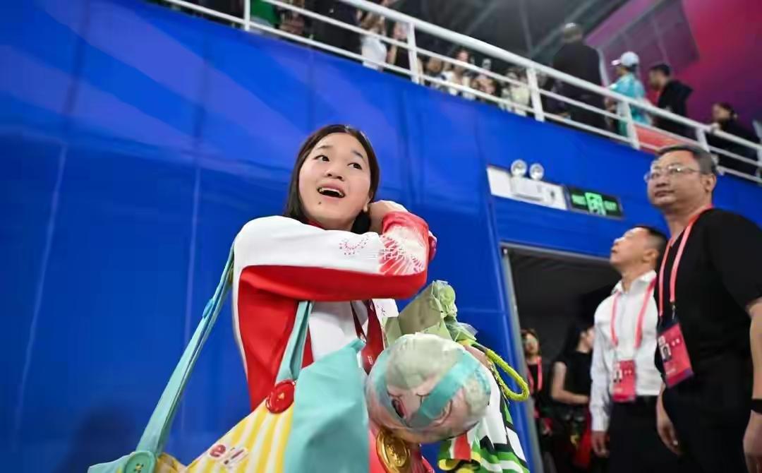 全红婵正在做一种体育试验：在不严格控制身材的前提下，能否纯靠技术夺冠。试验结论是