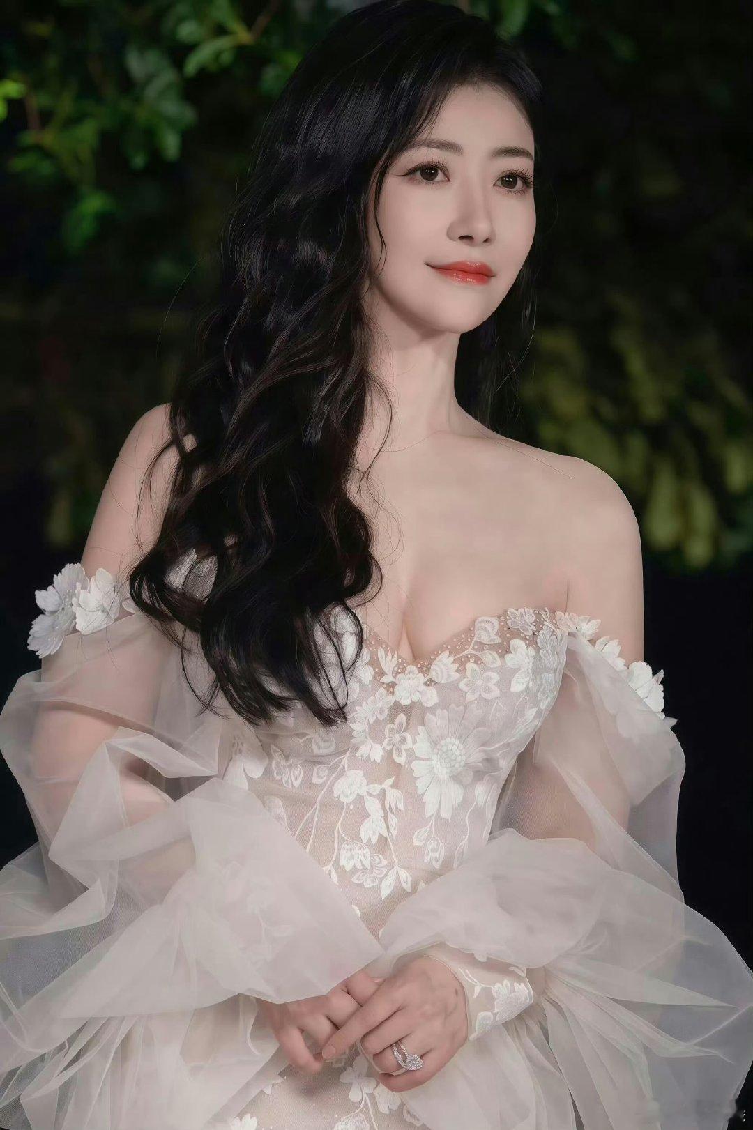 陈紫函回应和戴向宇婚姻状态 陈紫函回应婚姻状态婚姻本就没有完美的剧本，陈紫函真诚