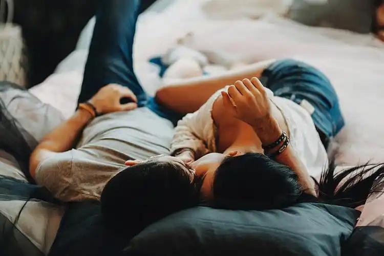 性学专家：“可以抱紧女人睡觉，但不可以对女人抱有希望。可以和女人亲嘴，但永远不要