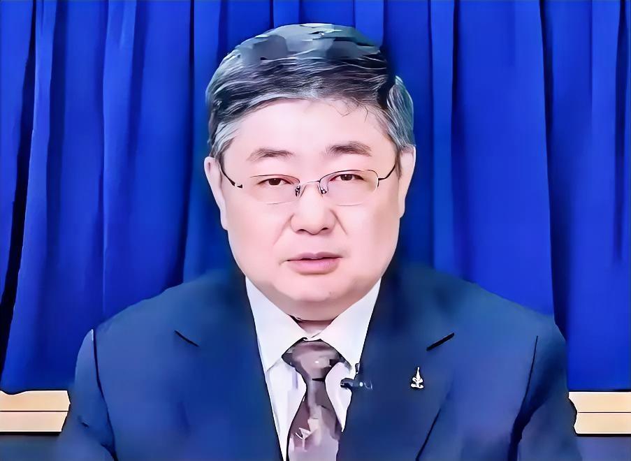 小舰长吕礼诗表示：我很尊敬高志凯老师，但是他说的马德雷山号坐滩仁爱礁27年，必须