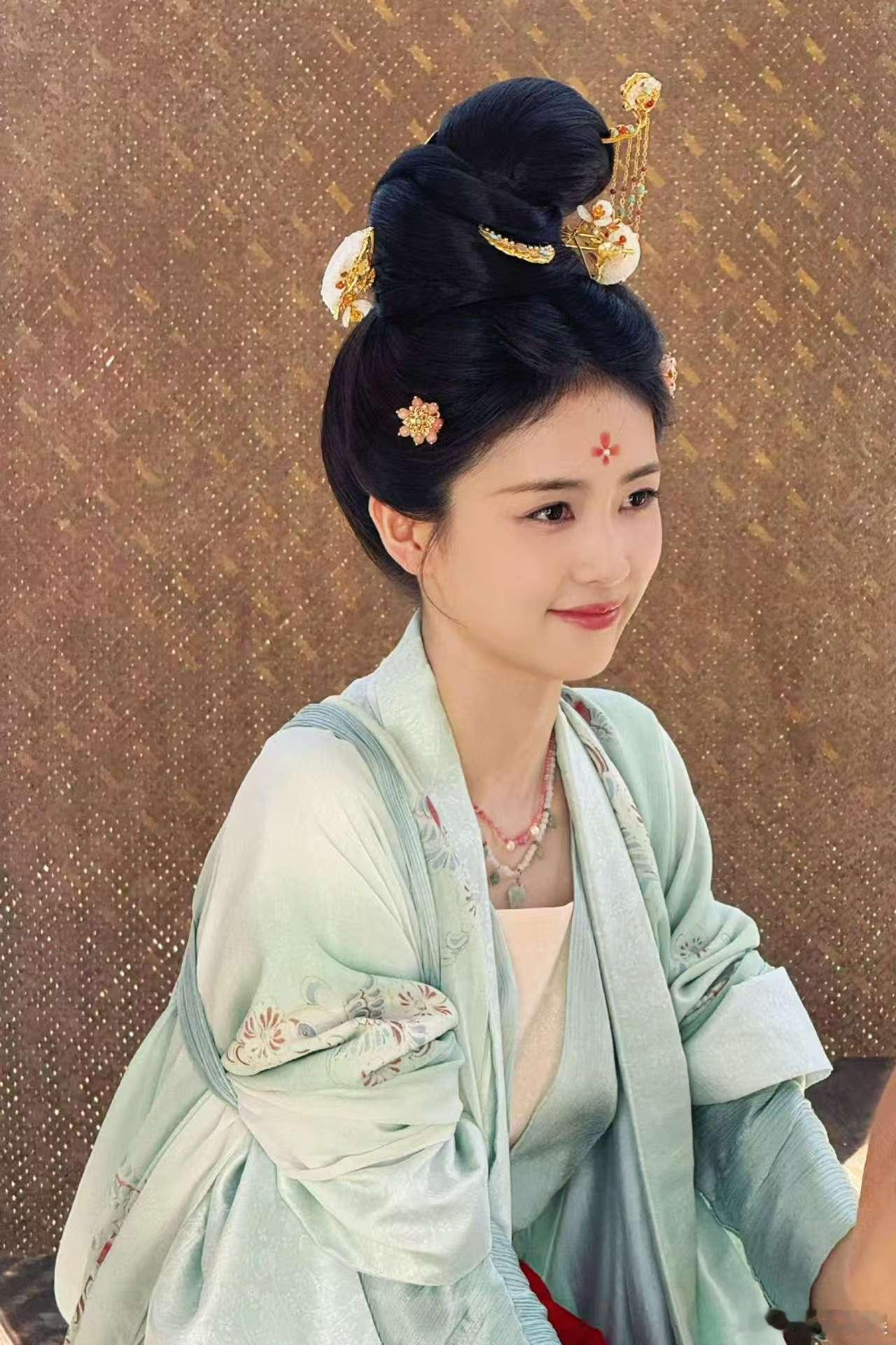 白鹿中秋璃包已送达白鹿莫离片场照白鹿莫离片场照，中秋璃包已送达，[抓狂][抓狂]