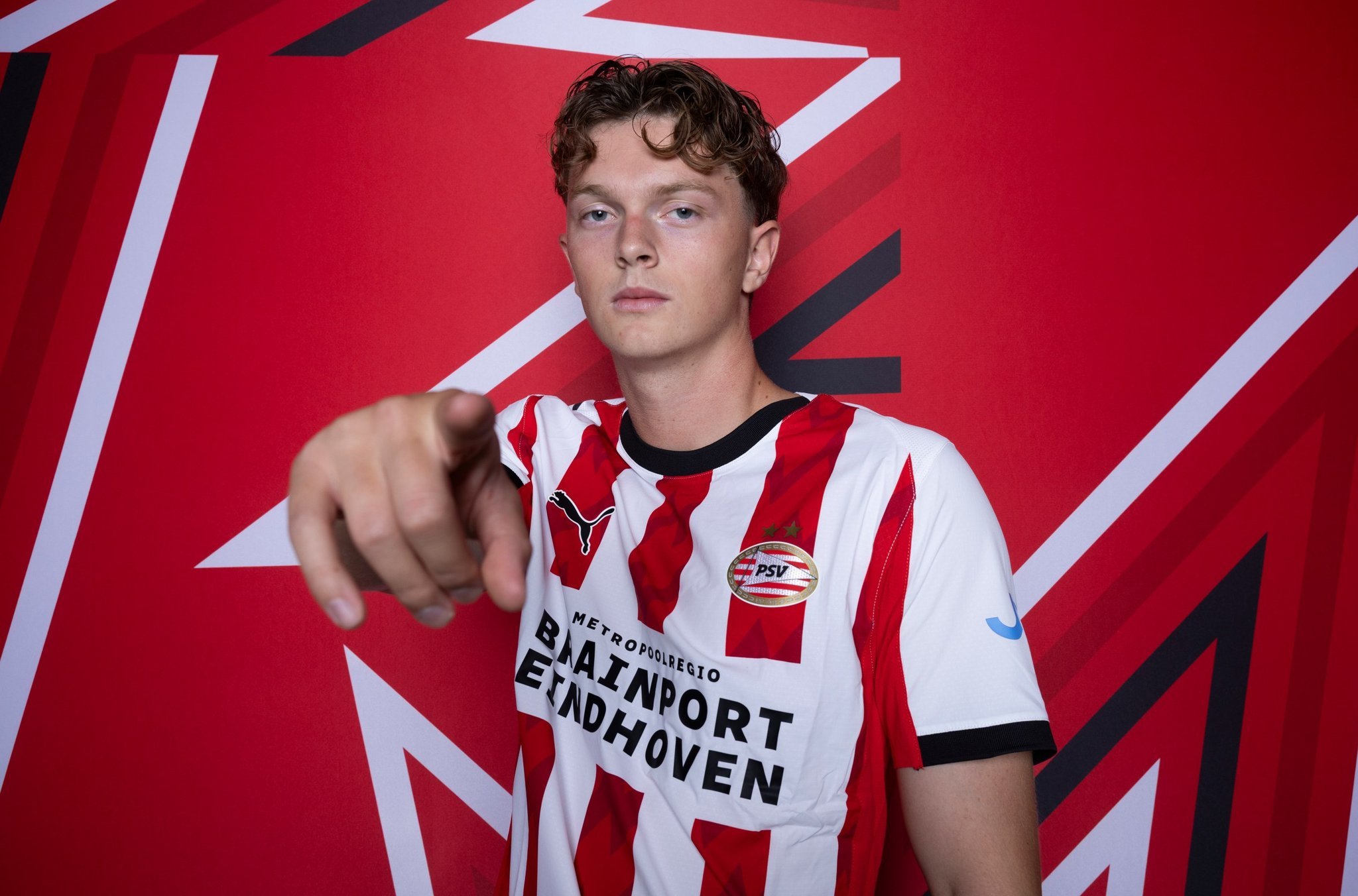 万纳谈到下周代表埃因霍温对阵拜仁慕尼黑：“这不会是一场普通的比赛。我会再次见到以