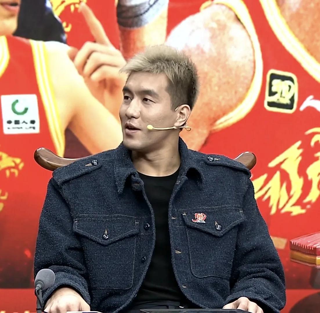 艾伦退役了去当个解说是真不错，之前在咪咕解说总决赛的时候我看这小子就行！艾伦不光