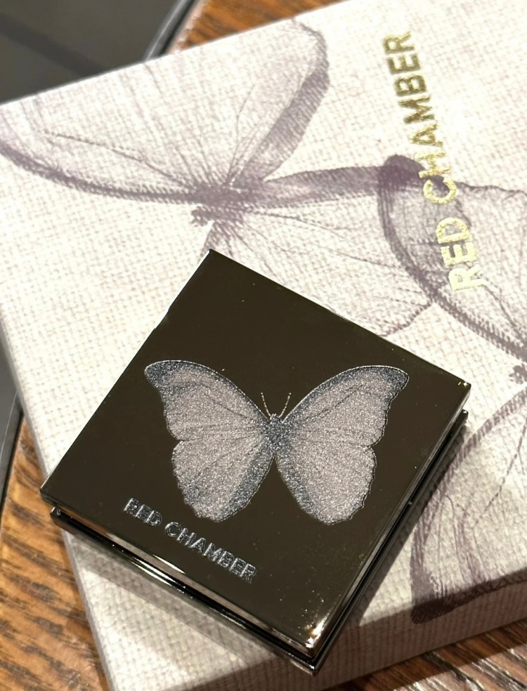 蝴蝶礼盒🦋我一眼心动！色号也美的冒泡！“戏织”就是热恋时的粉红泡泡既视感 不会