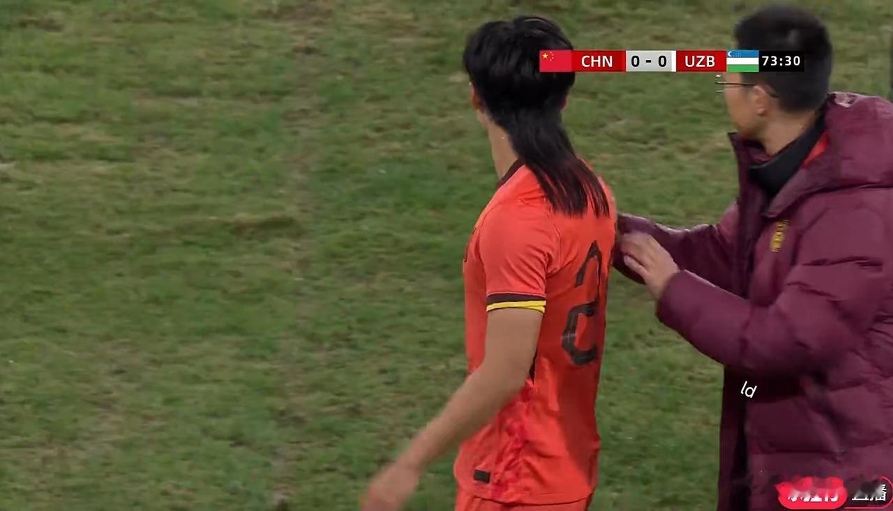 汪士钦脾气大！

今晚，U22国足迎战乌兹别克斯坦U22，比赛进行到第73分钟，