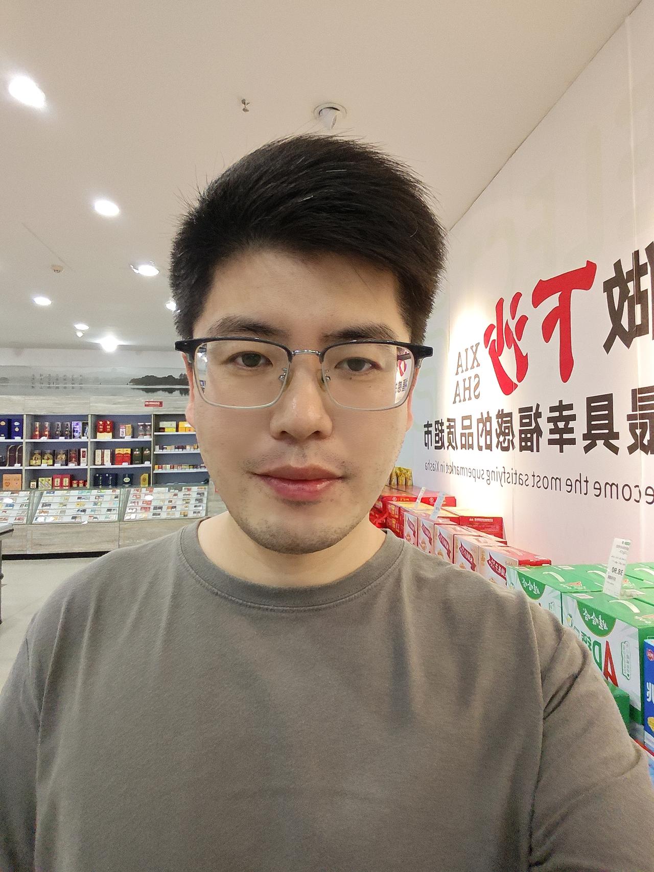 突然想明白了一件事
就是喜欢的东西要舍得用，使劲用
在你最喜欢的时候去用它
才能