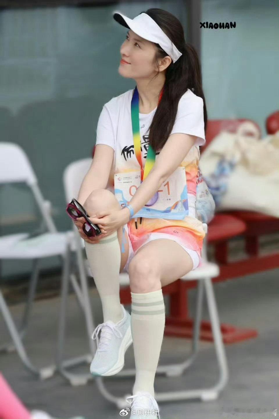 谢娜约徐洁儿跑马拉松 综艺对话好有趣，谢娜直接约徐洁儿跑马拉松，期待早日实现这场