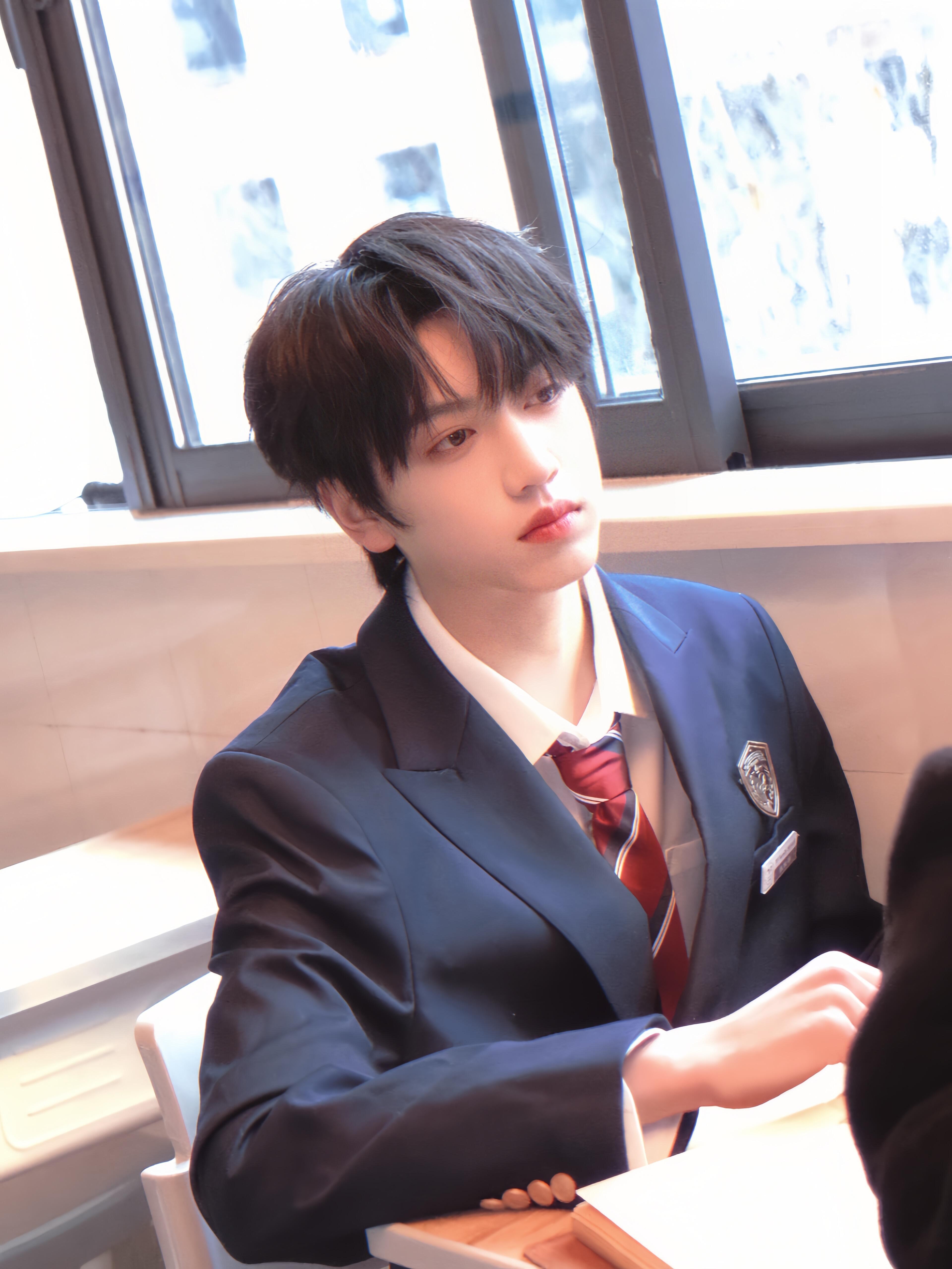 张桂源我们的少年时代2张桂源清冷又温柔，动漫男主脸焊在角色上，期待顾晨阳，祝开机