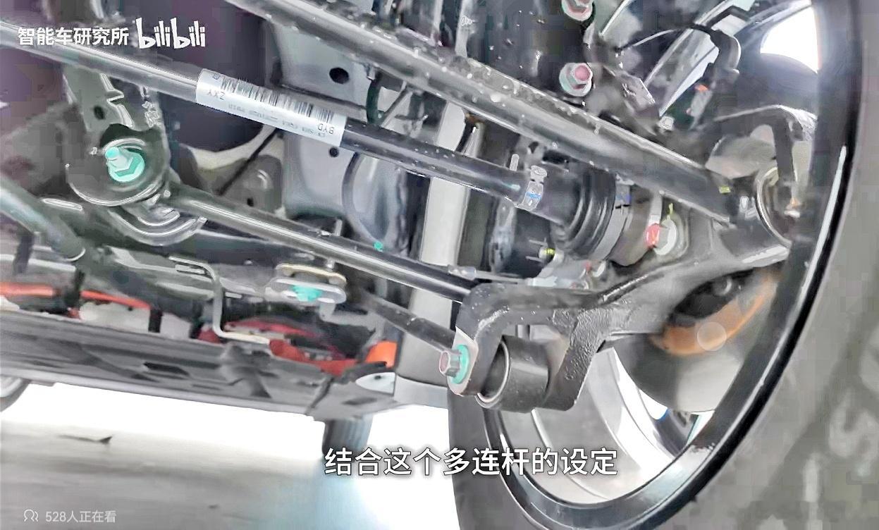 这bYd新海鸥，感觉又是一个吉利星愿啊。。。仨连杆麦弗逊后腿+后驱，特别是纵杆跟