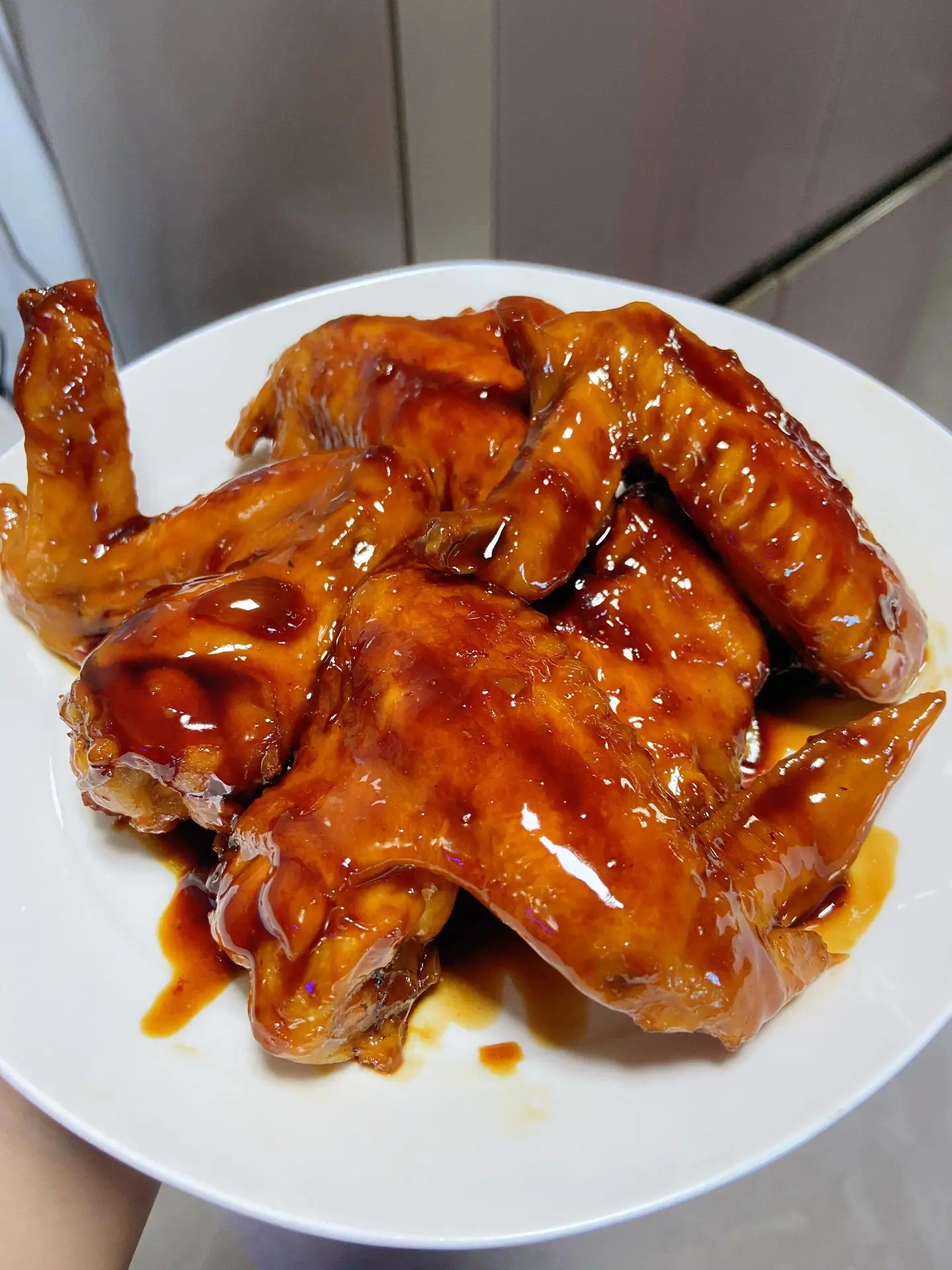 鸡翅这样做好吃到姥姥家了。从小到大都爱吃，好吃到骨头都要嗦干净 做法写...