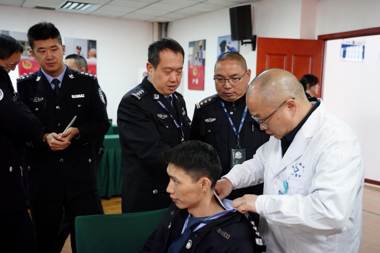 崇州市政协医卫界别委员走进崇州监狱开展健康服务活动｜3月18日，崇州市政协医卫界