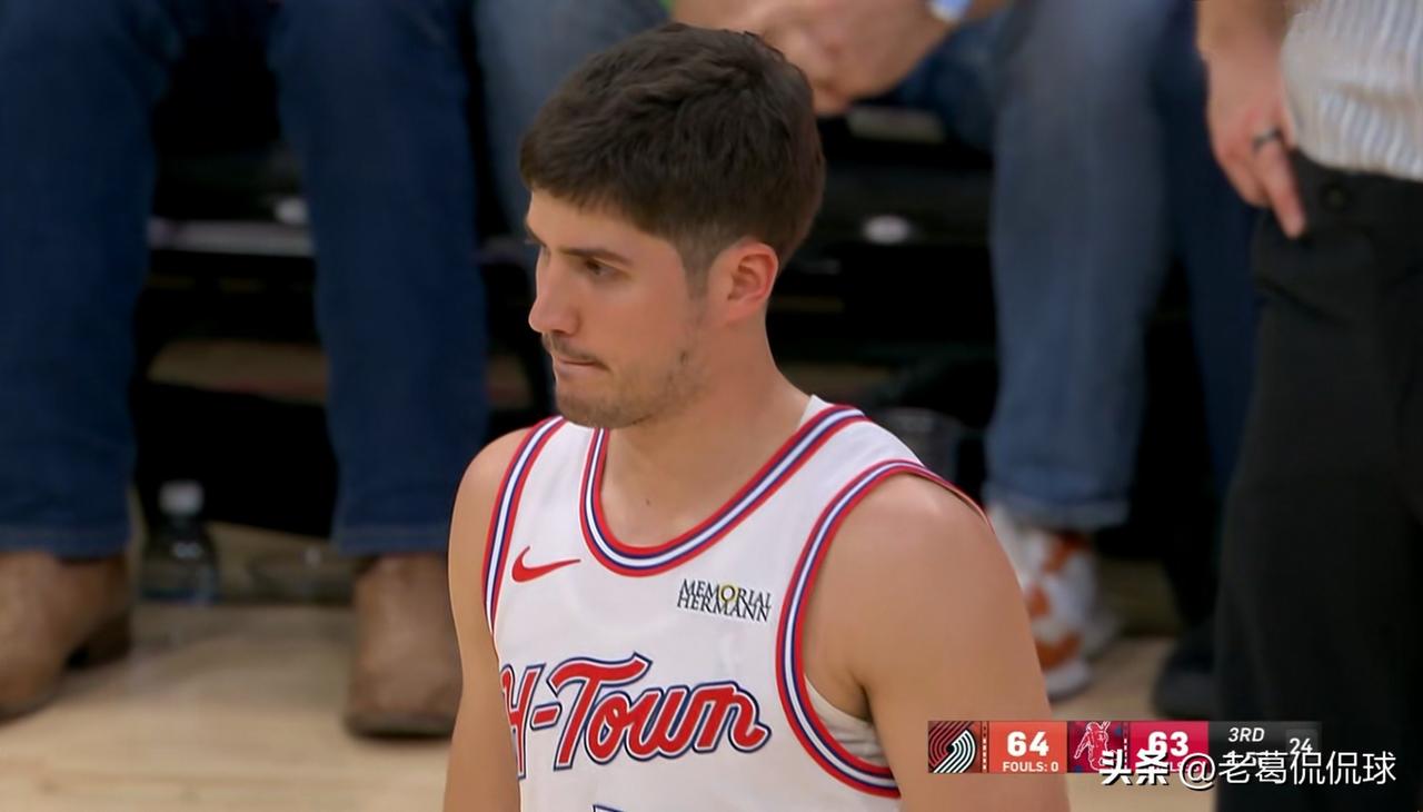 火箭新星谢波德的调整能力真是太强了！在今天火箭主场以106：99击败开拓者的比赛
