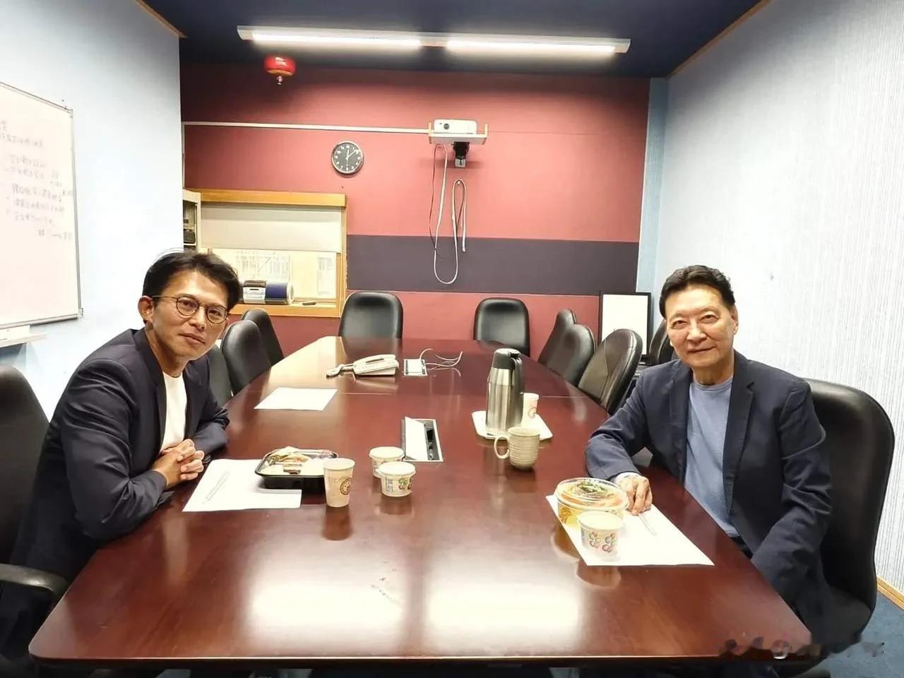 “政治金童”赵少康又出来搅和！赵少康在郑丽文当选国民党主席后就对郑丽文不看好，发