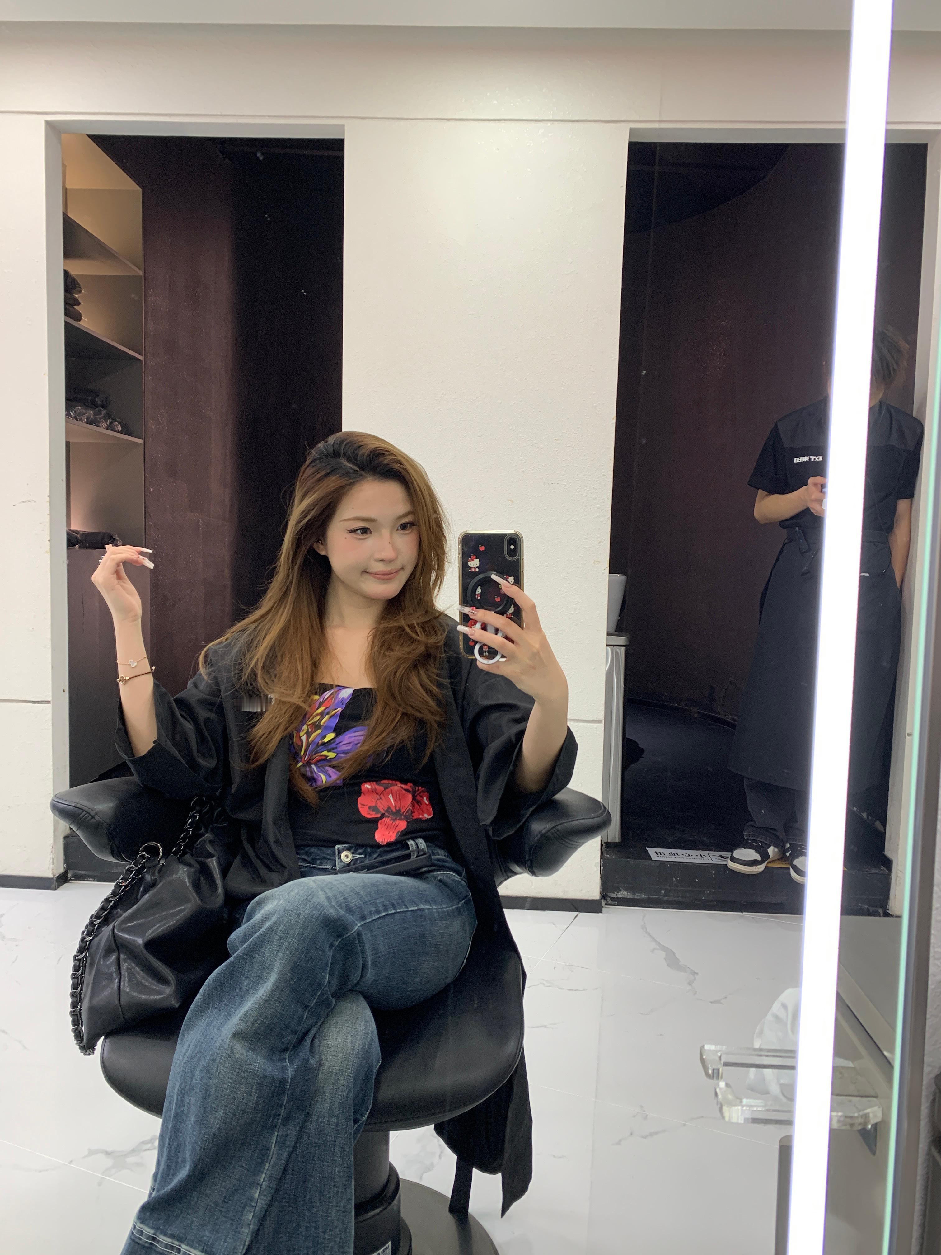 老婆们今晚不更视频 所以请6个美眉喝奶茶～🧋～ ​  ​​​