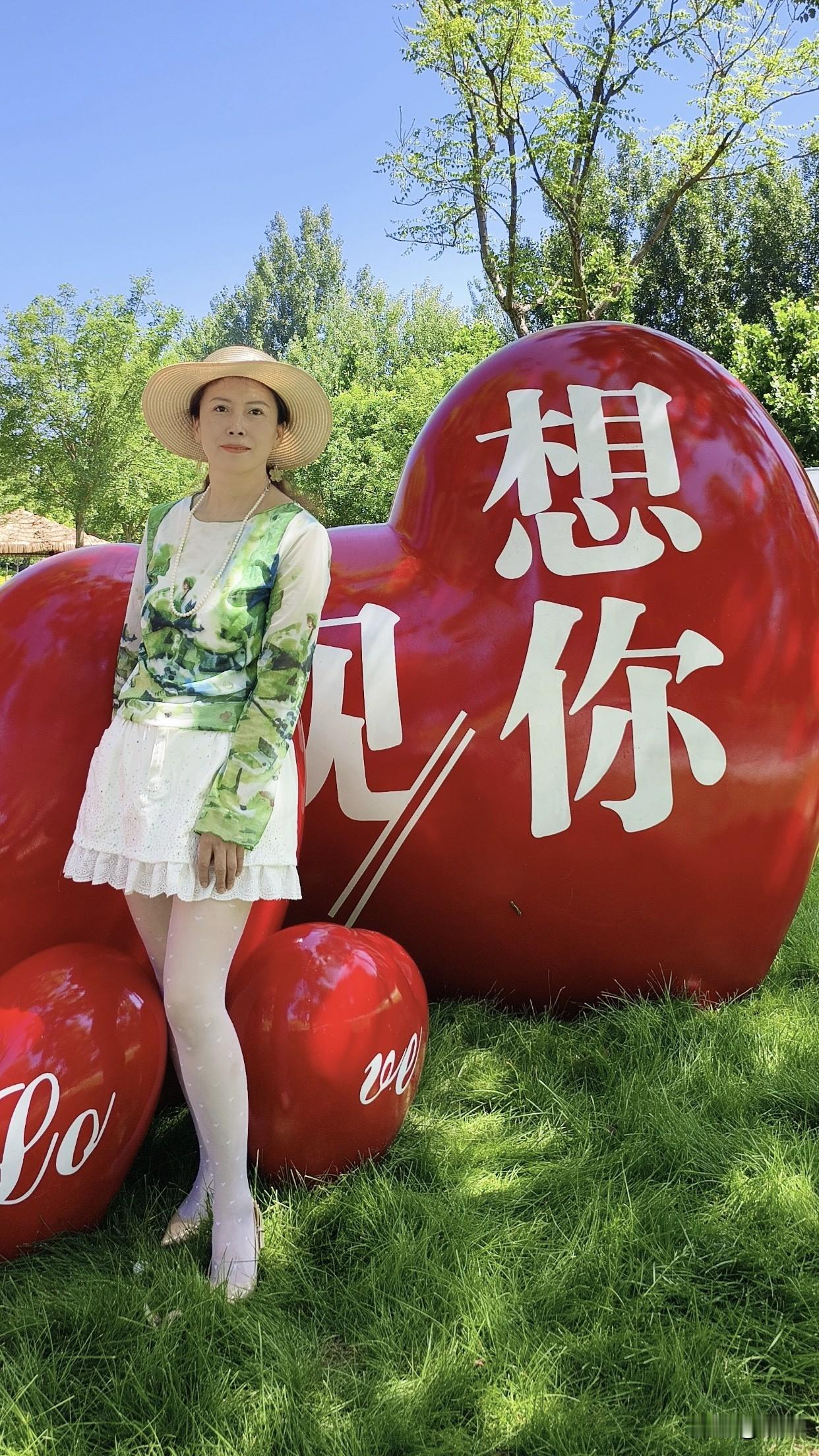 什么年龄段的女人最有女人味?40岁及以上的中年女性，有着岁月沉淀的智慧。她们处理