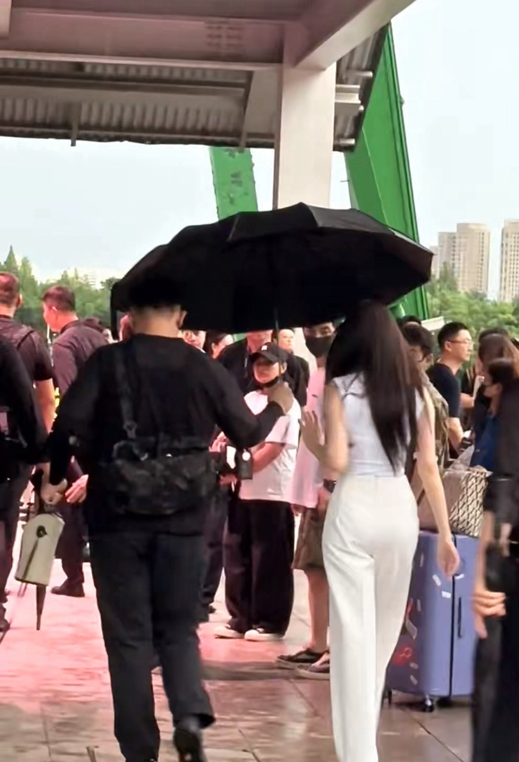 迪丽热巴姐感是一种感觉 热巴这几步，给我迷晕了！完全香香貌美的姐姐迪丽热巴走路摇