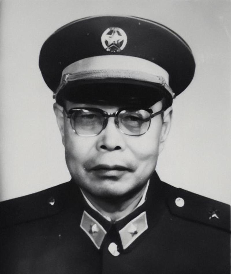 十八年沙场征战，师长回乡搭驴车，偶遇寻子十八载的亲生父亲
 
1953年，刚从朝