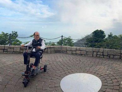 外网疯传香港大公报报道李嘉诚去世，享年98岁 (已被长实集团官方辟谣) ，目前仍