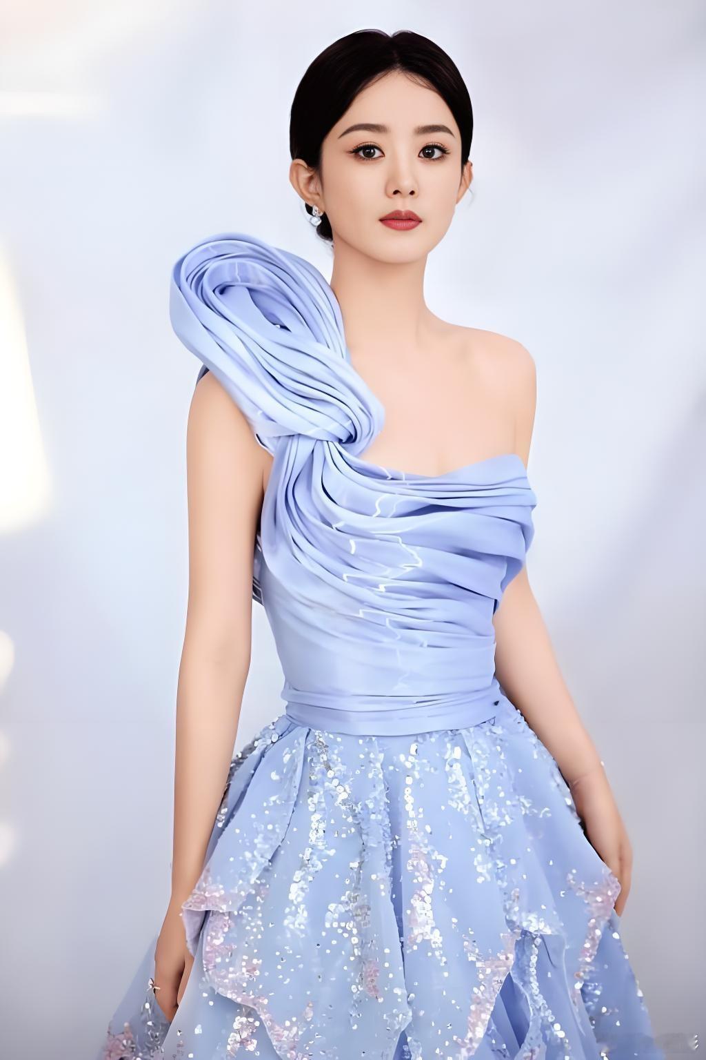 青春就是奋斗赵丽颖在人间赵丽颖语文课本封面具象化 赵丽颖的青春是“草根逆袭”的热