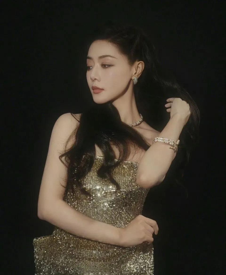 1.鹿晗和黄子韬现在已经成了渐行渐远的关系，私底下也没有太多互动，但始终还是在内