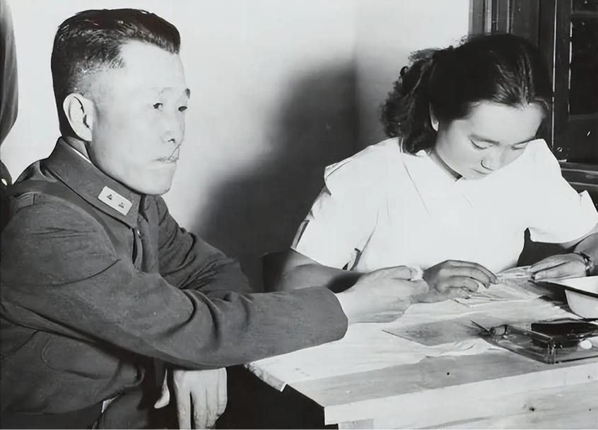 1959年杜聿明被特赦，老蒋得知大惊道：快让他老婆从美国回来！1959年，杜聿明