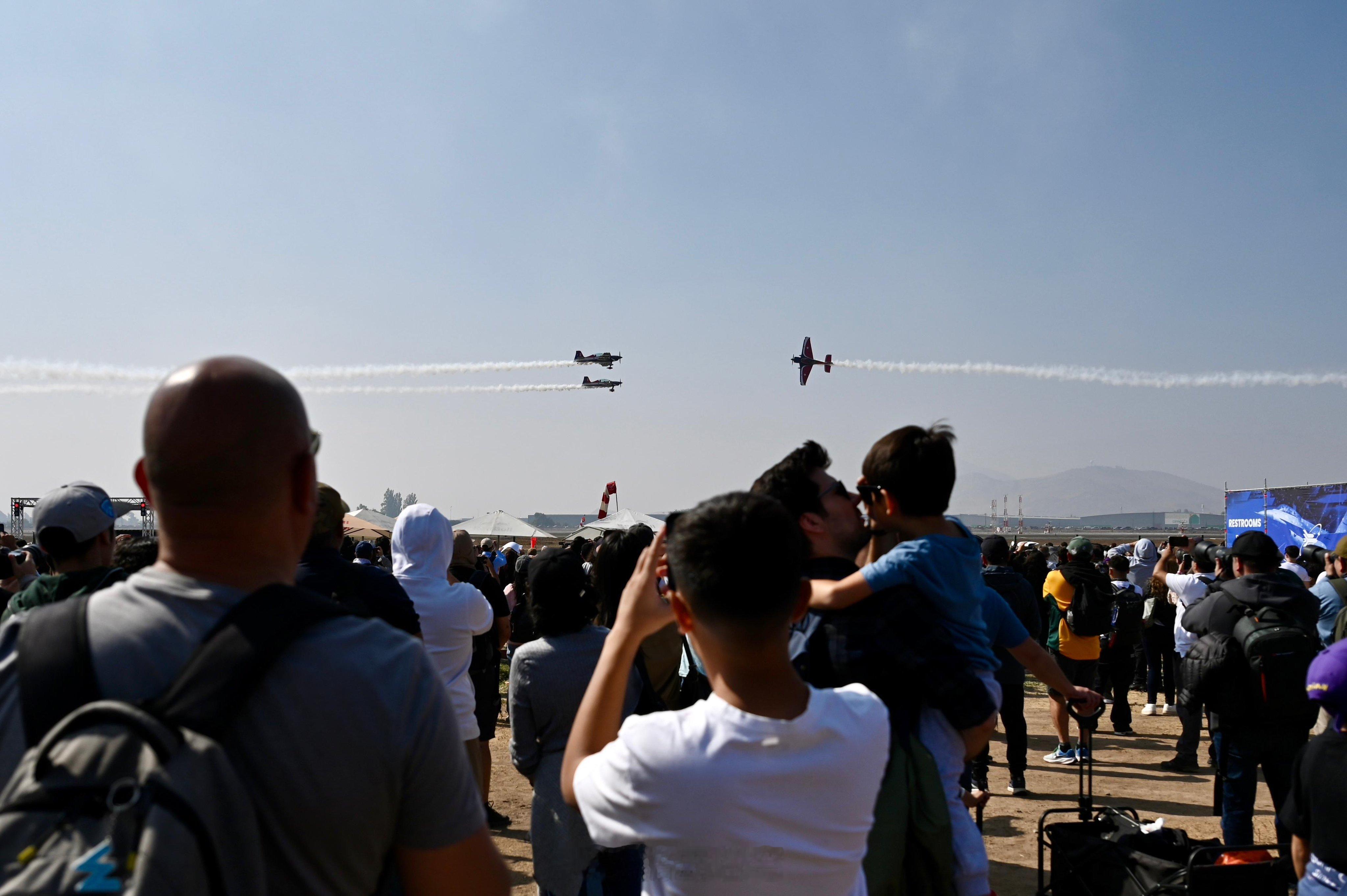 智利国际防务展（FIDAE2026）上的飞行特技表演。烽火问鼎计划飞行特技