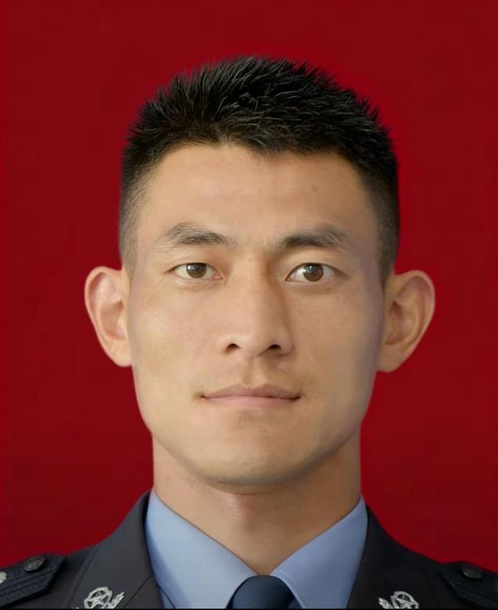 南京特警刘传佳，真的是拿命在当警察的硬汉。他是龙虎突击大队大队长，还是全国二级英