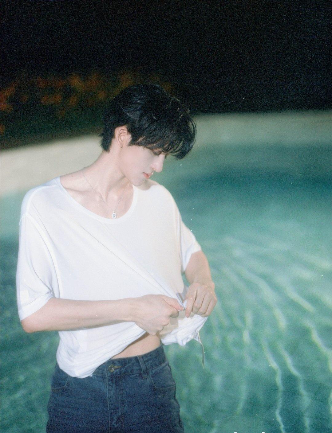 邓佳鑫超话邓佳鑫 二十岁生日快乐邓佳鑫 19岁的最后一天 

音音这一套我已无法