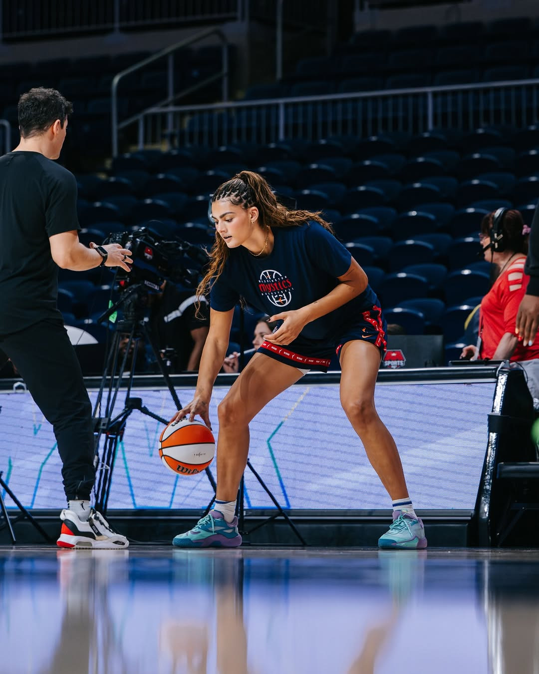 laurenmariebetts In her bronde era 