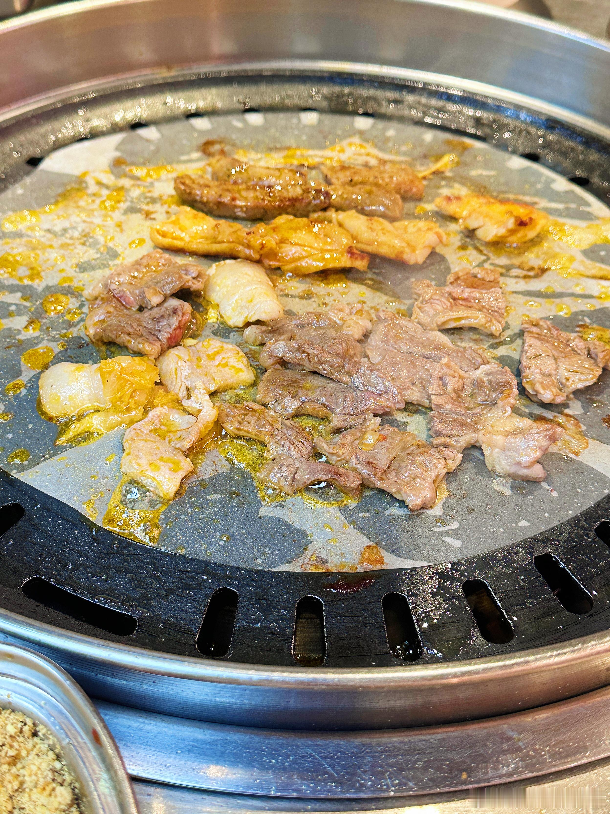 吃～🥩💐 