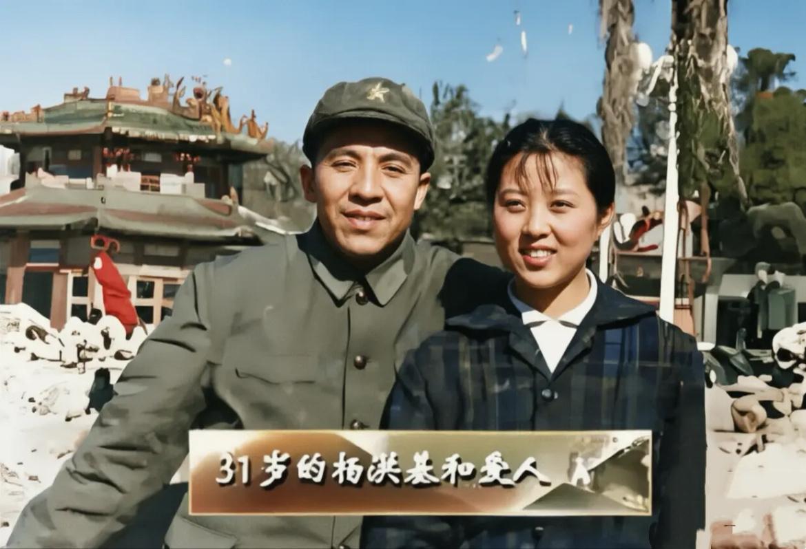70年代，新婚不久的杨洪基与夫人刘文玫在颐和园游玩时的一幕，两人通过朋友介绍而相