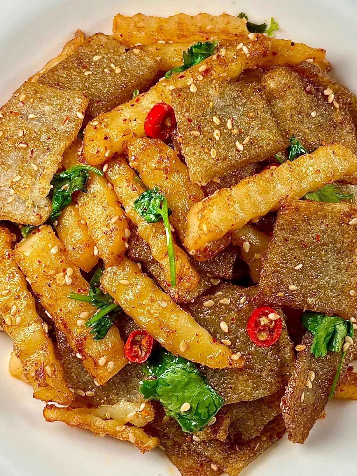 破防了!家人们快去试试这个做法!
       家人们快去试试苕皮加土豆的这个做