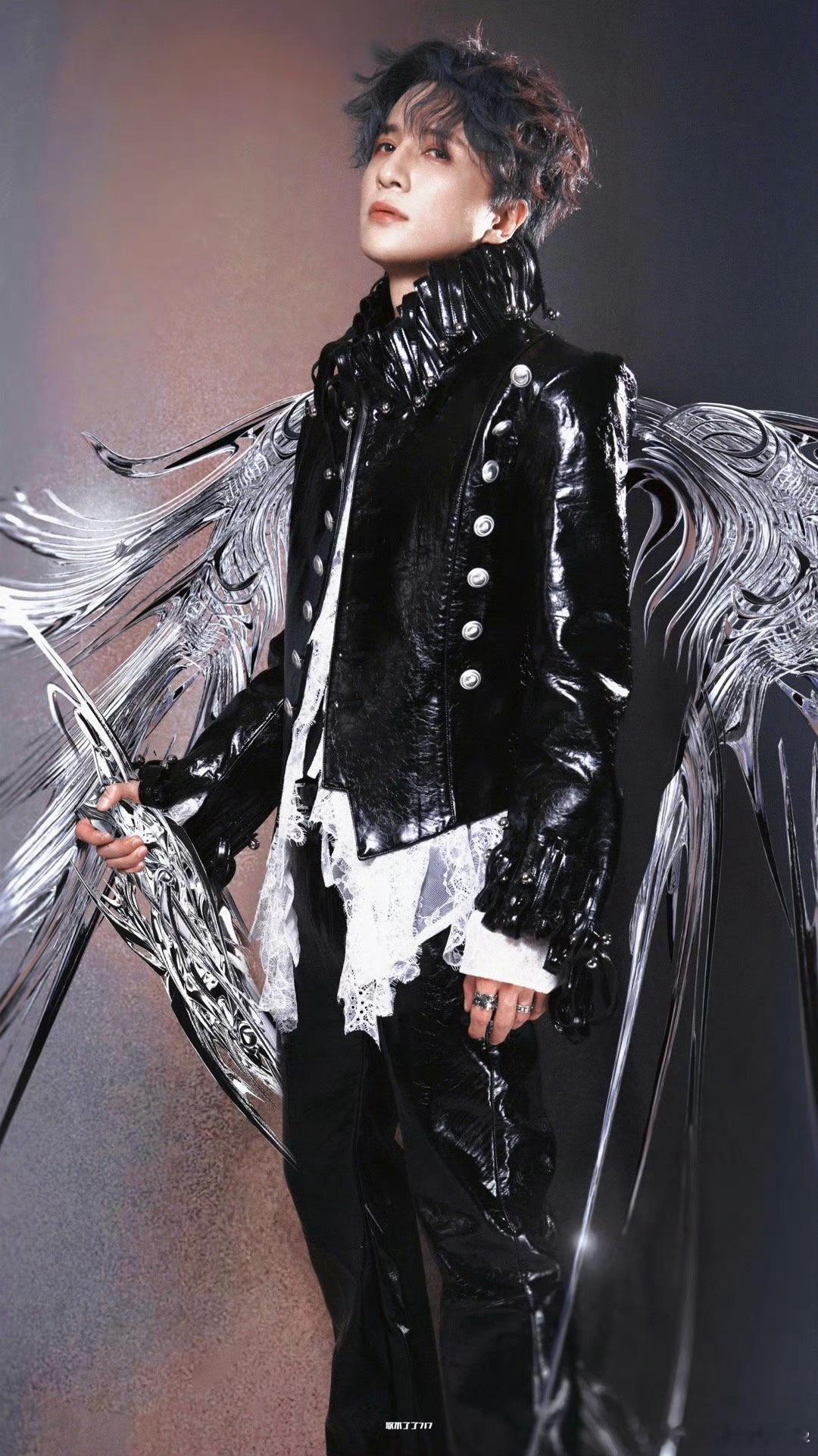 周深薛之谦动作比语言先疯了 笑不活了！《中国唱将》投票差2票，周深薛之谦成关键，