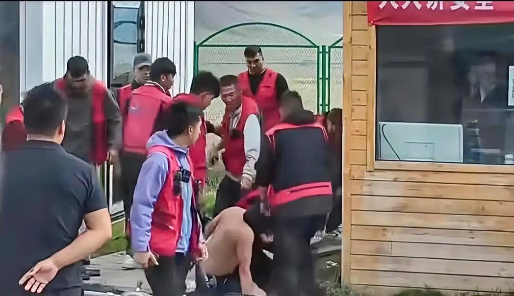撒贝宁一句“没来赛里木湖是白活了”，让这“大西洋最后一滴眼泪”成了热门打卡地。大