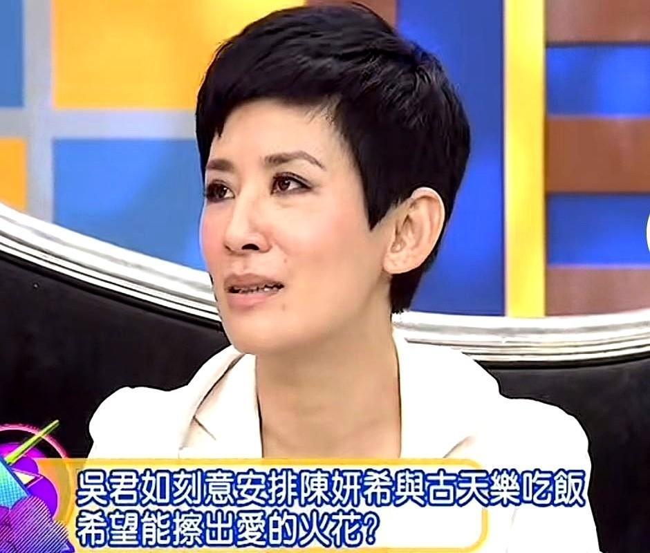 吴君如撮合过三次。
一次组局唱歌，一次私下饭局，最后一次是共同朋友的生日会。
每