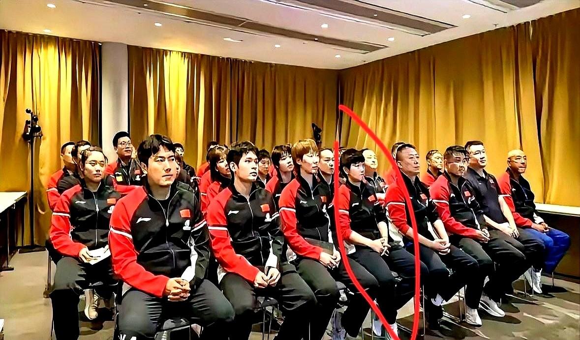 王楚钦没来，男队第一轮就发抖。

155万美元奖金摆着，谁都想咬，可王楚钦的空位