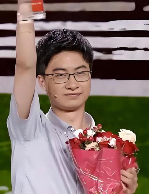 在美国关税围堵之际，中国杀出一位硬核英才！他便是当年清华校长专程登门探访、如今获