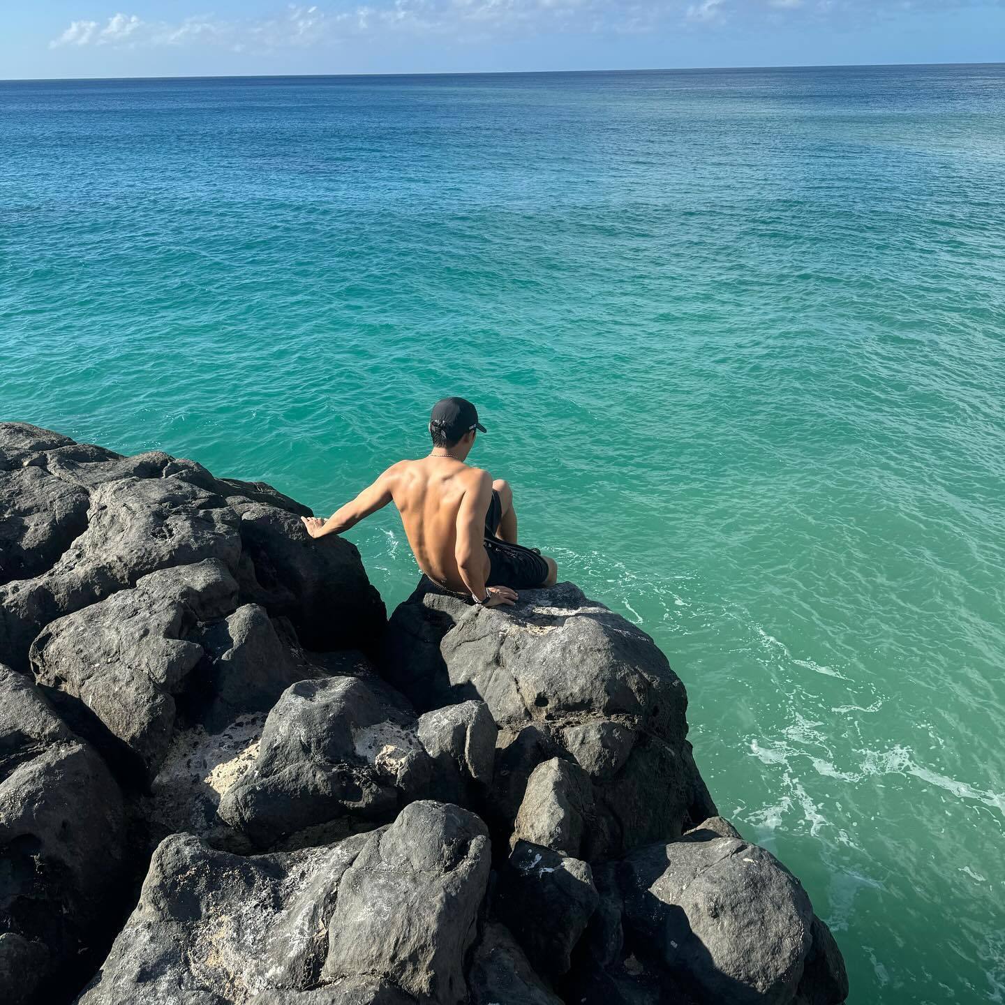 阳光 海浪 沙滩 还有光膀子的金珉奎🥵 ​​​