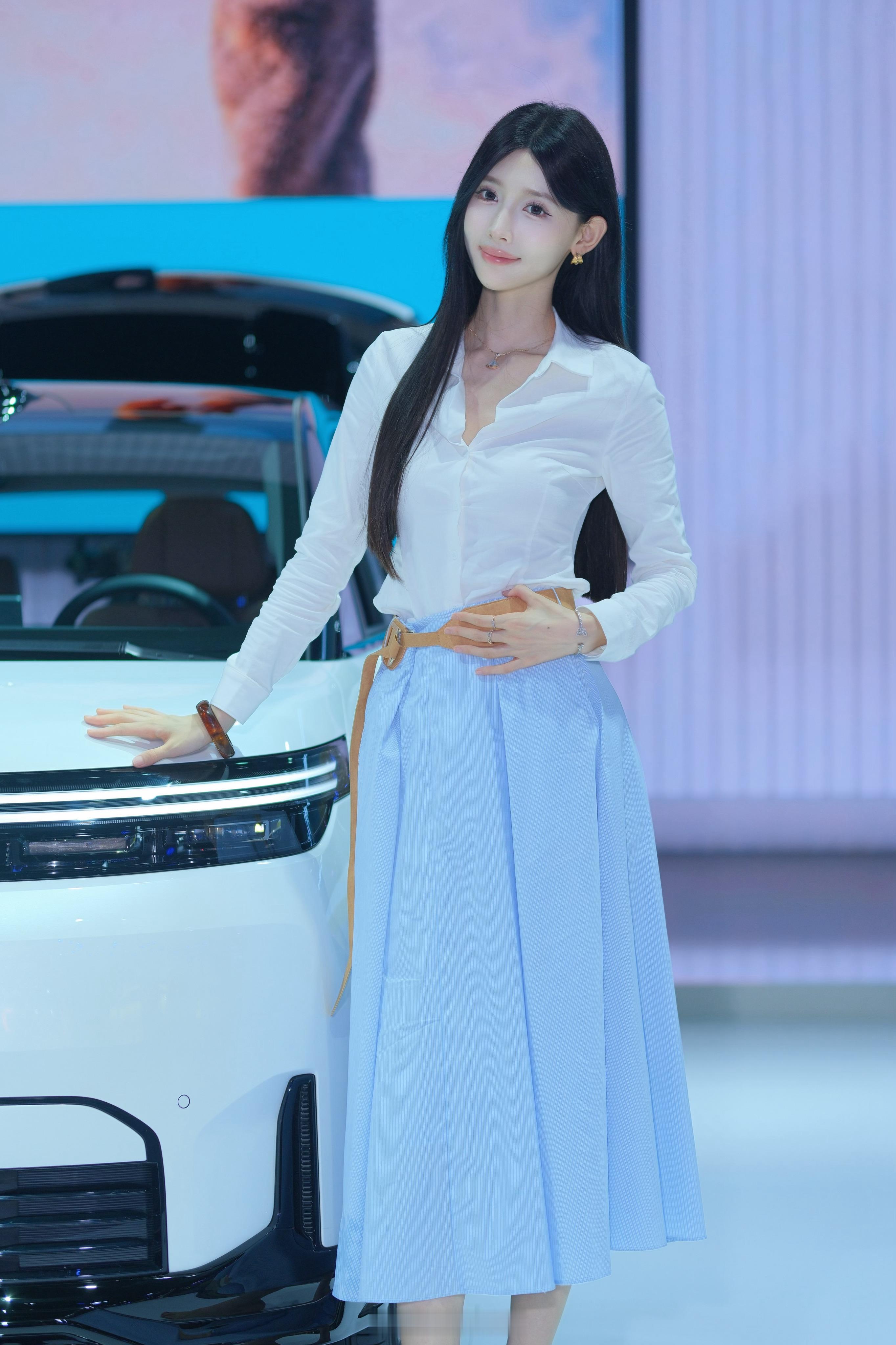 假笑女孩乐乐宝车模 成都·中国西部国际博览城国际展览展示中心