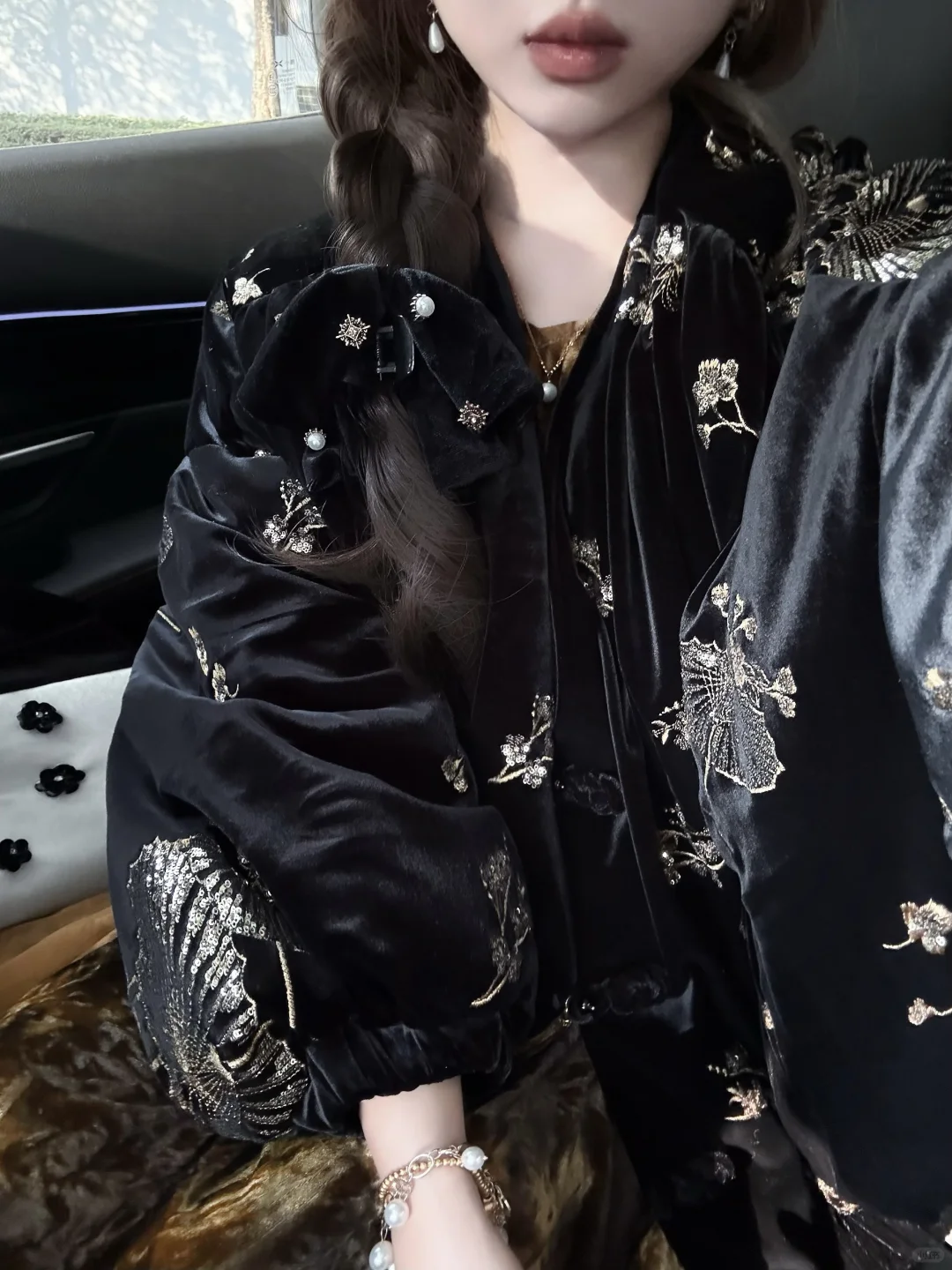 同事说我今天的羽绒服看起来贵贵的……